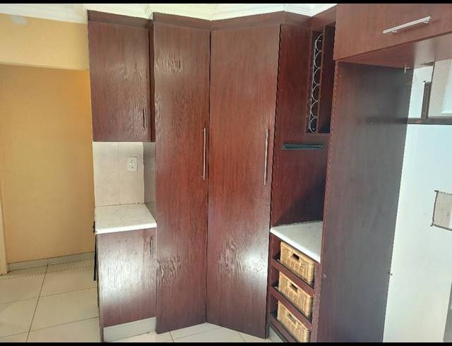 2 BEDROOM HOUSE FOR SALE IN THOKOZA EXT 2